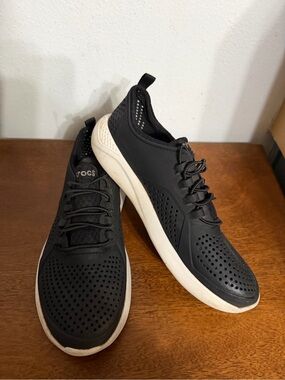 Crocs black sneakers tennis shoes kids size juniors 6 women’s 8 croc shoes